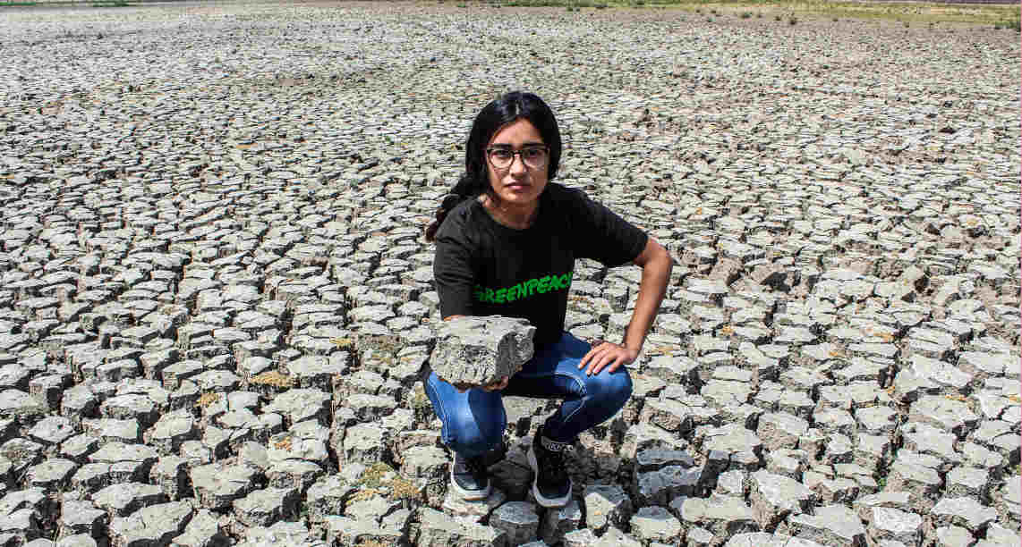 GPC_Voluntarios-Sequía-Lago-Peñuelas-©-Greenpeace