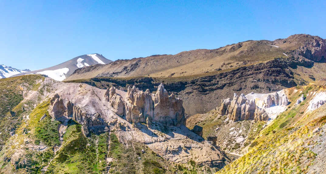 monjes-blancos-geoparque-pillanmapu